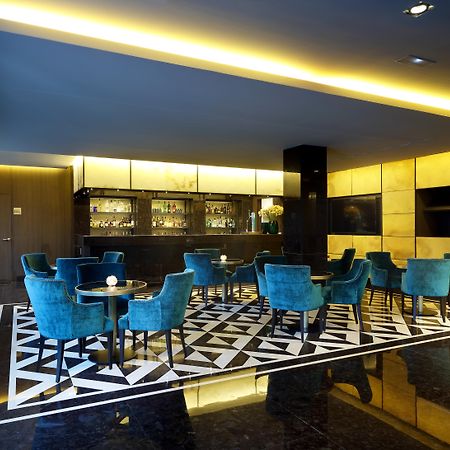 Aurea Washington Irving By Eurostars Hotel Company Granada Luaran gambar The bar at the 1001 lounge