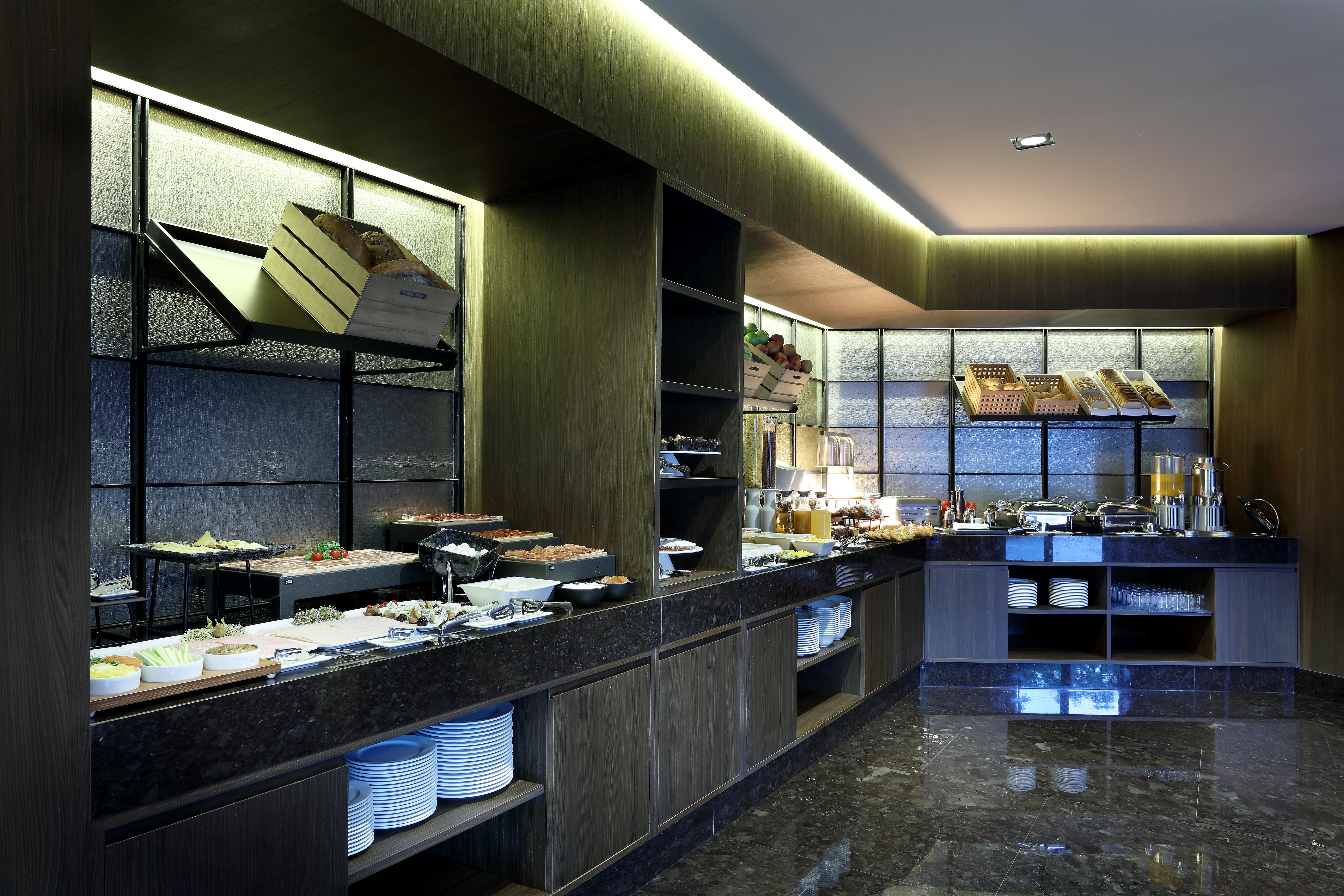 Aurea Washington Irving By Eurostars Hotel Company Granada Luaran gambar The buffet at the lounge