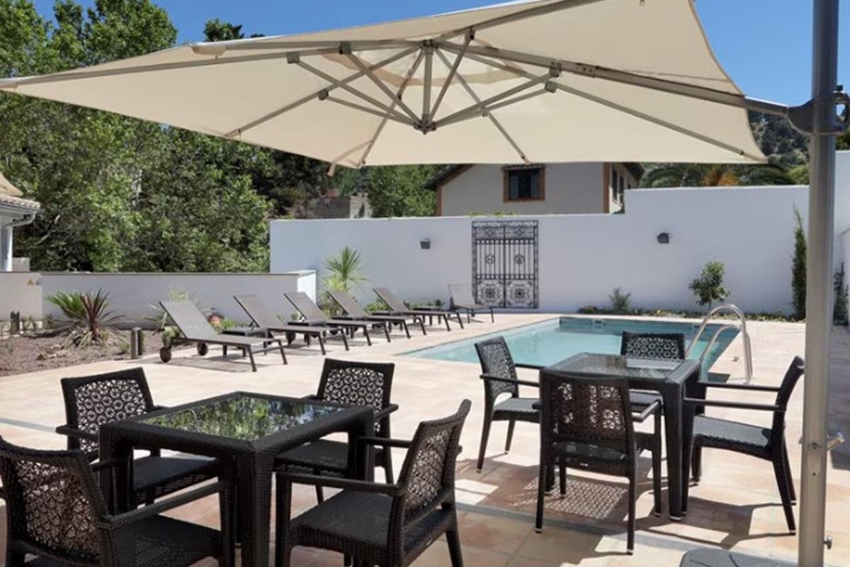 Aurea Washington Irving By Eurostars Hotel Company Granada Luaran gambar A cantilever umbrella