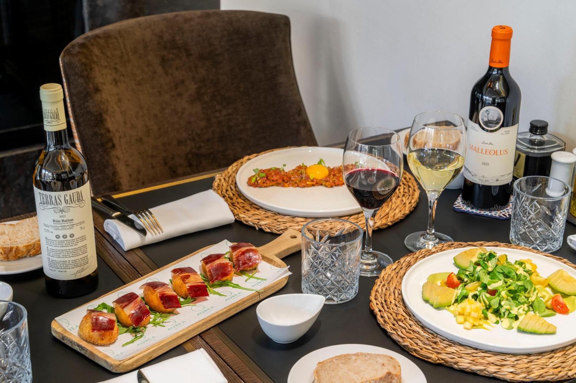 Aurea Washington Irving By Eurostars Hotel Company Granada Luaran gambar A selection of dishes from the restaurant